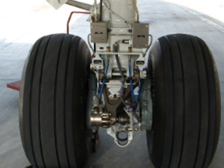 交付江苏航空学院波音飞机起落架